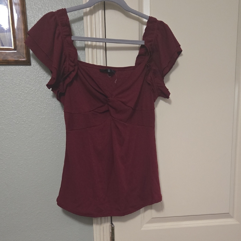 Women's Ruched Twist Front Top in Burgundy